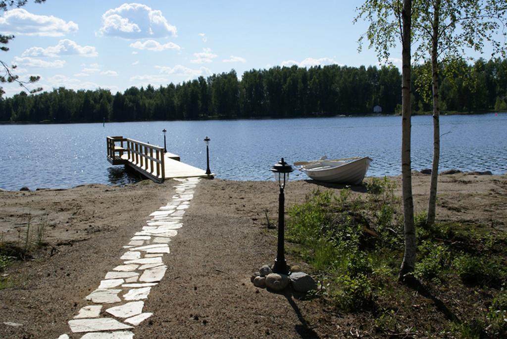 Kartanohotelli Satulinna Huvilat Hirvensalmi Экстерьер фото
