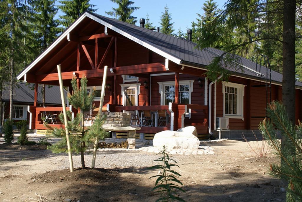 Kartanohotelli Satulinna Huvilat Hirvensalmi Экстерьер фото